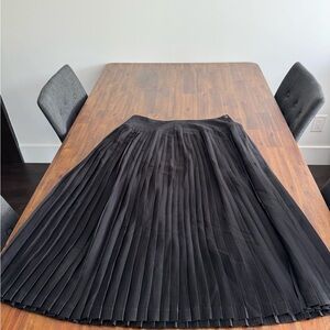 Shelly Walsh long pleated skirt. Black. Size 16.